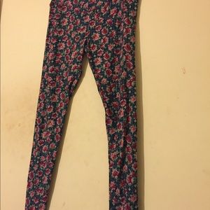 Lularoe  leggings roses never worn